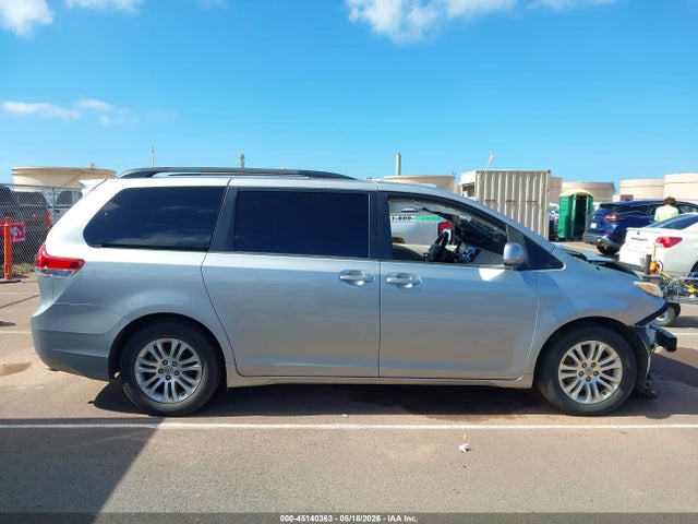 2014 Toyota Sienna Xle V6 7 Passenger Auto Access Seat/xle V6 8 Passenger მანქანა იყიდება აუქციონზე, vin: 5TDYK3DC1ES481299, აუქციონის ნომერი: 45140363