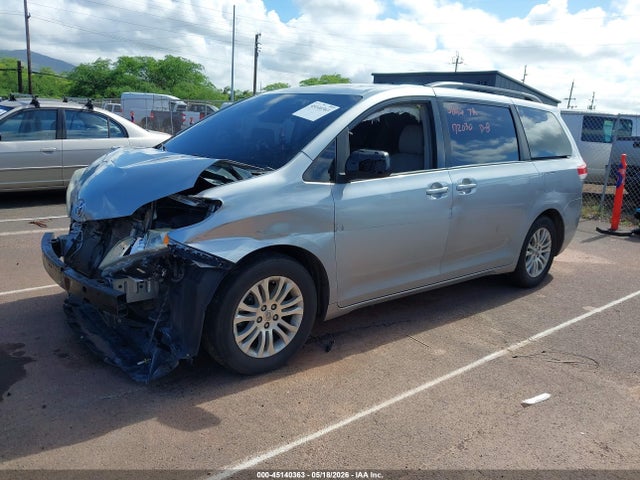 2014 Toyota Sienna Xle V6 7 Passenger Auto Access Seat/xle V6 8 Passenger მანქანა იყიდება აუქციონზე, vin: 5TDYK3DC1ES481299, აუქციონის ნომერი: 45140363
