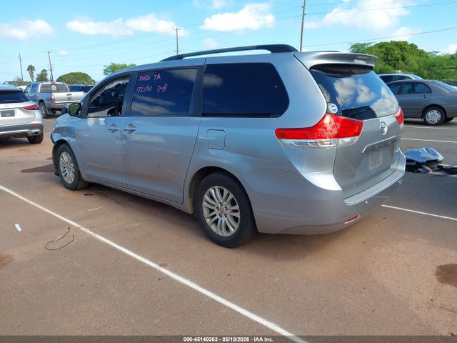 2014 Toyota Sienna Xle V6 7 Passenger Auto Access Seat/xle V6 8 Passenger მანქანა იყიდება აუქციონზე, vin: 5TDYK3DC1ES481299, აუქციონის ნომერი: 45140363
