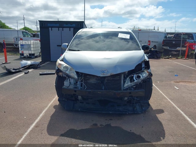 2014 Toyota Sienna Xle V6 7 Passenger Auto Access Seat/xle V6 8 Passenger მანქანა იყიდება აუქციონზე, vin: 5TDYK3DC1ES481299, აუქციონის ნომერი: 45140363