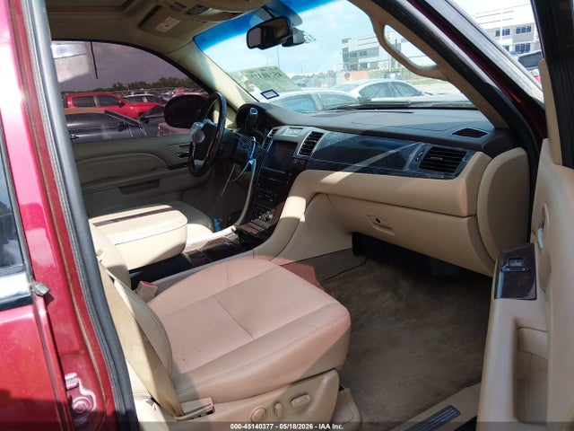 45140377 :رقم المزاد ، 1GYS4HEF9BR150576 vin ، 2011 Cadillac Escalade Esv Luxury مزاد بيع