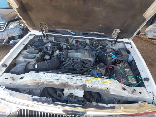 2000 Mercury Mountaineer მანქანა იყიდება აუქციონზე, vin: 4M2DU86P0YUJ15172, აუქციონის ნომერი: 45140419