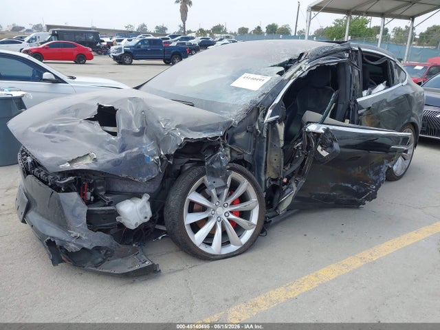 Tesla Model X 75d/p100d/p90d 2016 5YJXCBE41GF018130 Image 2