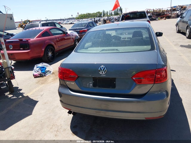 3VW2K7AJ2EM242180 Volkswagen Jetta 2.0l S