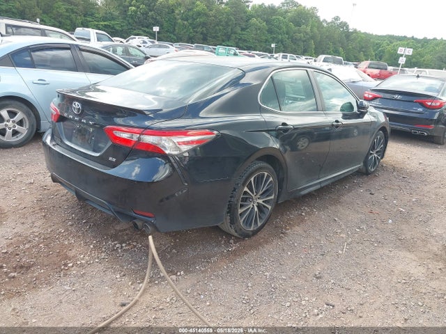 45140559 :رقم المزاد ، 4T1B11HK4JU037074 vin ، 2018 Toyota Camry Se مزاد بيع