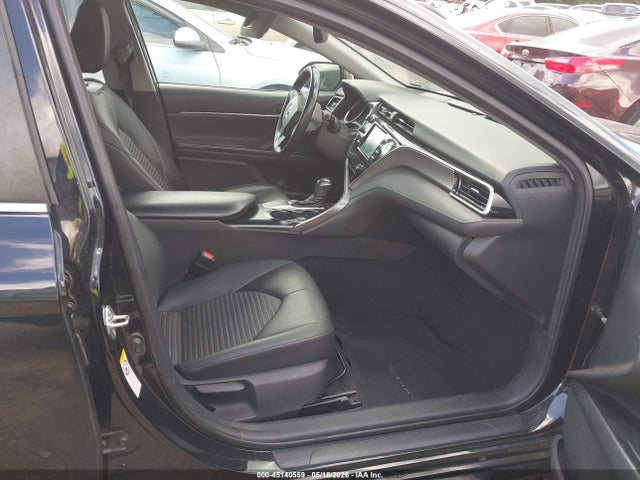 45140559 :رقم المزاد ، 4T1B11HK4JU037074 vin ، 2018 Toyota Camry Se مزاد بيع