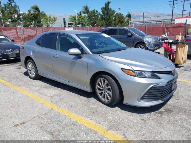 Toyota CAMRY LE 2022 4T1C11AK2NU634096 Image 1