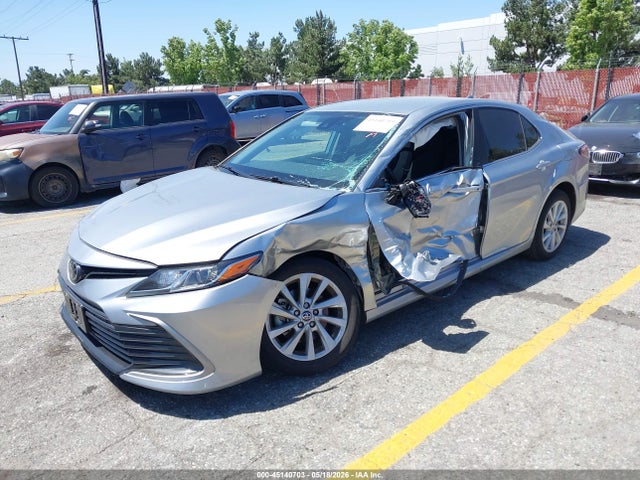 Toyota CAMRY LE 2022 4T1C11AK2NU634096 Image 2