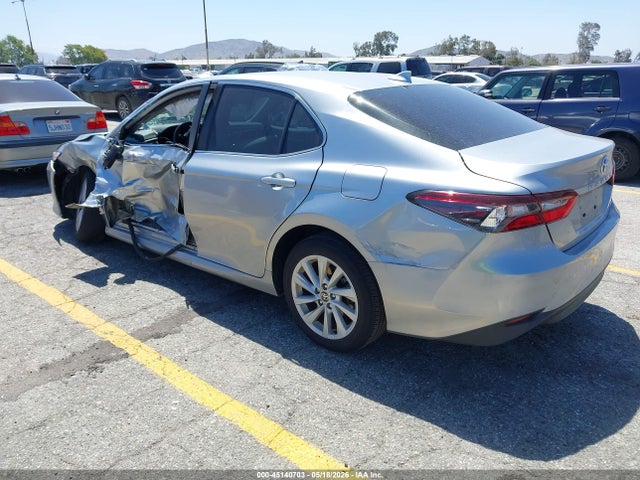 Toyota CAMRY LE 2022 4T1C11AK2NU634096 Image 3