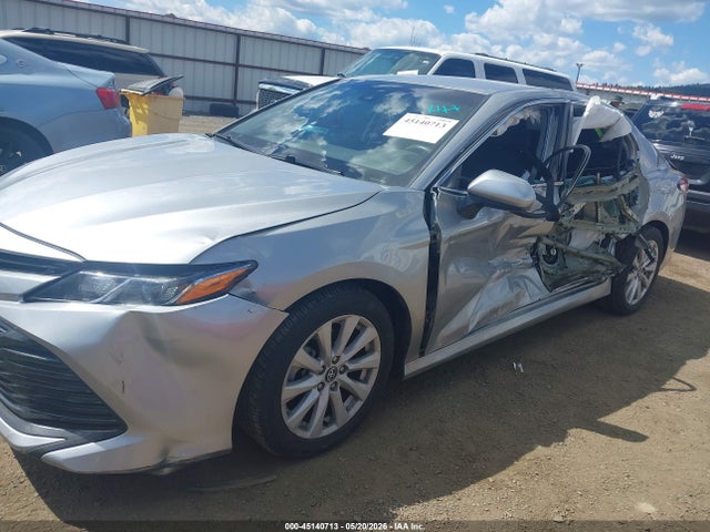 2020 Toyota Camry Le მანქანა იყიდება აუქციონზე, vin: 4T1C11AKXLU929685, აუქციონის ნომერი: 45140713