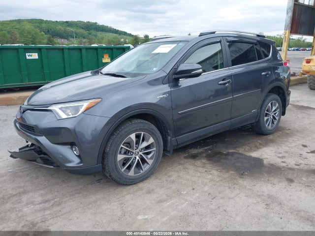45140946 :رقم المزاد ، JTMRJREV0HD130572 vin ، 2017 Toyota Rav4 Hybrid Xle مزاد بيع