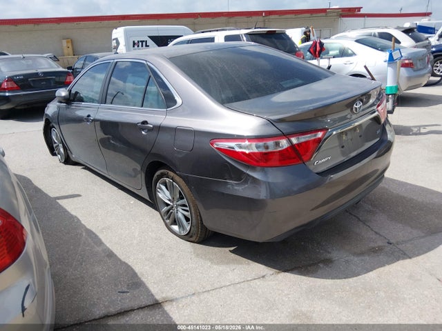45141023 :رقم المزاد ، 4T1BF1FK1HU660876 vin ، 2017 Toyota Camry Se مزاد بيع