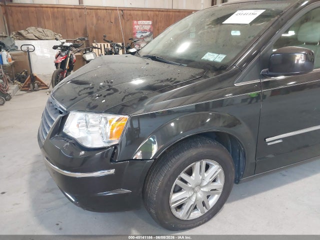 45141186 :رقم المزاد ، 2A4RR5D19AR279382 vin ، 2010 Chrysler Town & Country Touring مزاد بيع