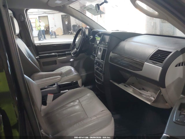 45141186 :رقم المزاد ، 2A4RR5D19AR279382 vin ، 2010 Chrysler Town & Country Touring مزاد بيع