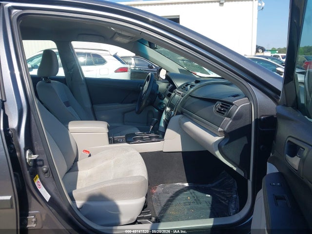 45141520 :رقم المزاد ، 4T4BF1FK4ER403938 vin ، 2014 Toyota Camry Le مزاد بيع