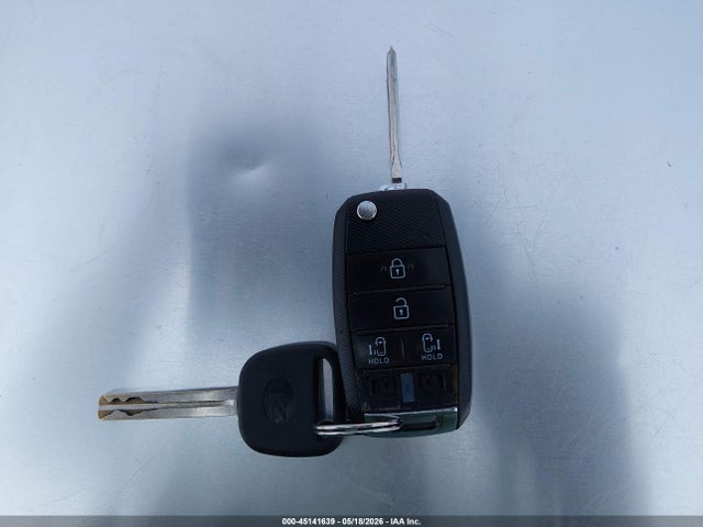 KIA SEDONA LX 2016 KNDMB5C1XG6160424 Image 11