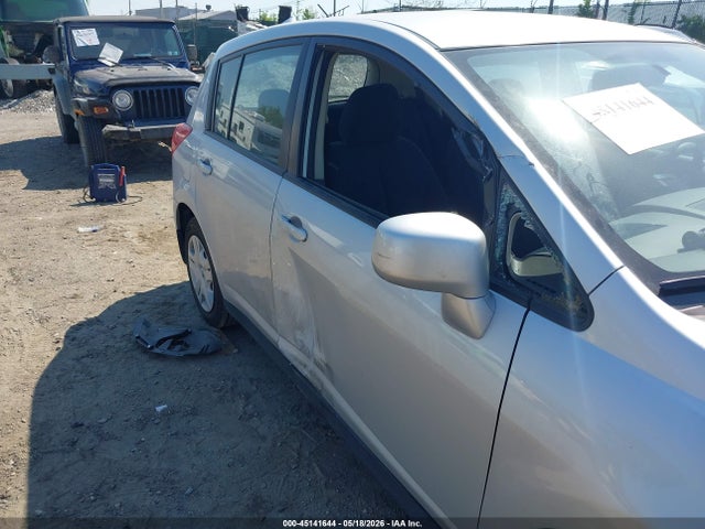 45141644 :رقم المزاد ، 3N1BC1CP7AL464991 vin ، 2010 Nissan Versa 1.8s مزاد بيع