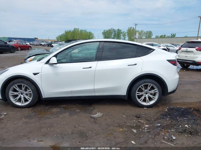 Продажа на аукционе авто 2023 Tesla Model Y Awd/long Range Dual Motor All-wheel Drive, vin: 7SAYGDEE3PF851170, номер лота: 45141831