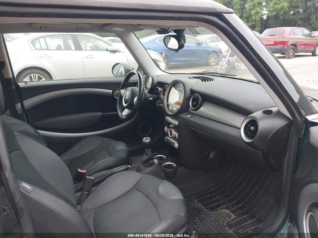 2009 Mini Cooper S მანქანა იყიდება აუქციონზე, vin: WMWMF73589TT99832, აუქციონის ნომერი: 45141936
