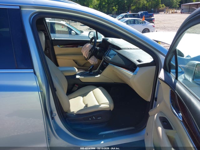 45141996 :رقم المزاد ، 1GYKNBRS5HZ326176 vin ، 2017 Cadillac Xt5 Luxury مزاد بيع