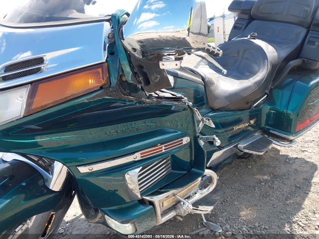 45142393 :رقم المزاد ، 1HFSC2230TA802510 vin ، 1996 Honda Gl1500 Se12 مزاد بيع