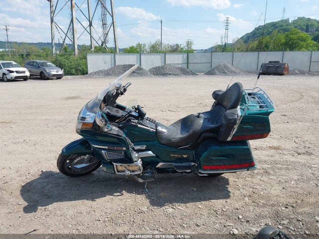 45142393 :رقم المزاد ، 1HFSC2230TA802510 vin ، 1996 Honda Gl1500 Se12 مزاد بيع
