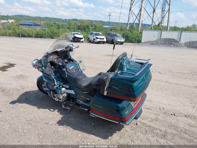 45142393 :رقم المزاد ، 1HFSC2230TA802510 vin ، 1996 Honda Gl1500 Se12 مزاد بيع