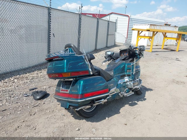 45142393 :رقم المزاد ، 1HFSC2230TA802510 vin ، 1996 Honda Gl1500 Se12 مزاد بيع