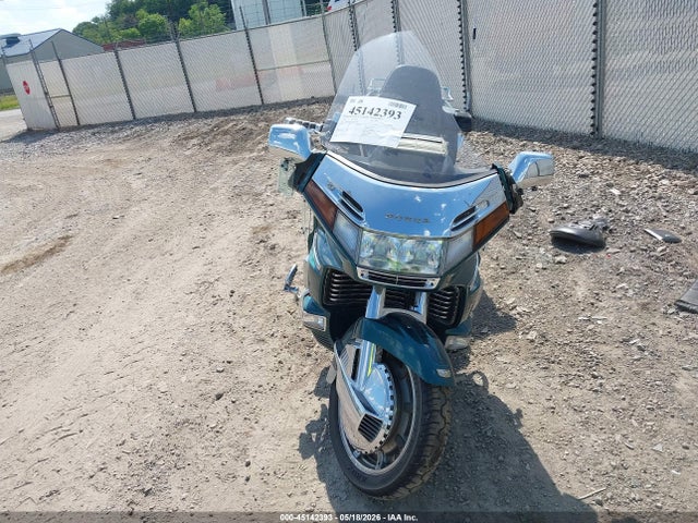 45142393 :رقم المزاد ، 1HFSC2230TA802510 vin ، 1996 Honda Gl1500 Se12 مزاد بيع