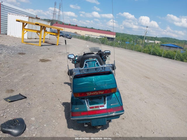 45142393 :رقم المزاد ، 1HFSC2230TA802510 vin ، 1996 Honda Gl1500 Se12 مزاد بيع