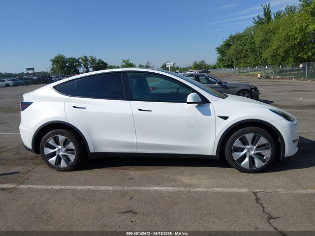 Auction sale of the 2023 Tesla Model Y, vin: 7SAYGDEE3PF686365, lot number: 45142412