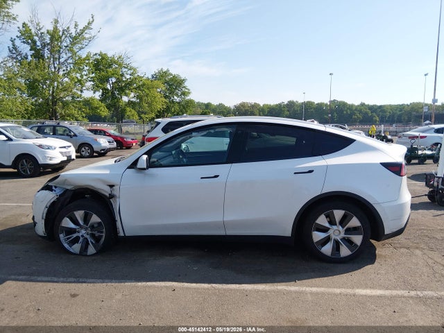 Auction sale of the 2023 Tesla Model Y, vin: 7SAYGDEE3PF686365, lot number: 45142412