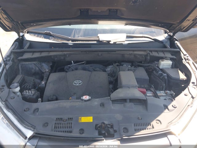 2018 Toyota Highlander Le მანქანა იყიდება აუქციონზე, vin: 5TDBZRFH9JS870330, აუქციონის ნომერი: 45142805