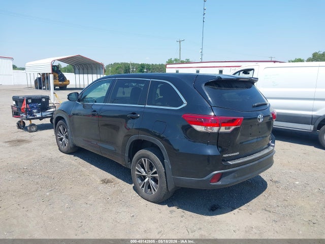 2018 Toyota Highlander Le მანქანა იყიდება აუქციონზე, vin: 5TDBZRFH9JS870330, აუქციონის ნომერი: 45142805