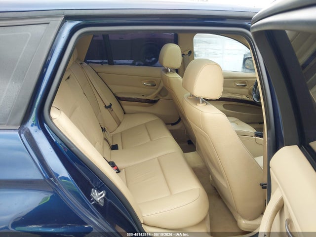 45142814 :رقم المزاد ، WBAUU3C55BA542543 vin ، 2011 Bmw 328i Xdrive مزاد بيع