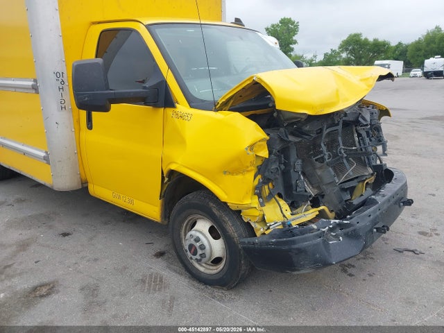 45142897 :رقم المزاد ، 1GD37TCGXH1905284 vin ، 2017 Gmc Savana Cutaway Work Van مزاد بيع