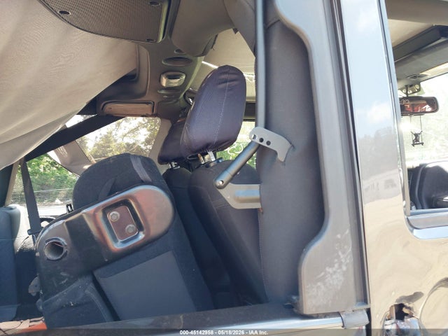 1C4AJWAG9HL664940 Jeep Wrangler Sport 4x4