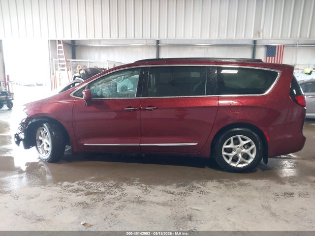 Auction sale of the 2017 Chrysler Pacifica Touring-l, vin: 2C4RC1BG5HR528827, lot number: 45142982