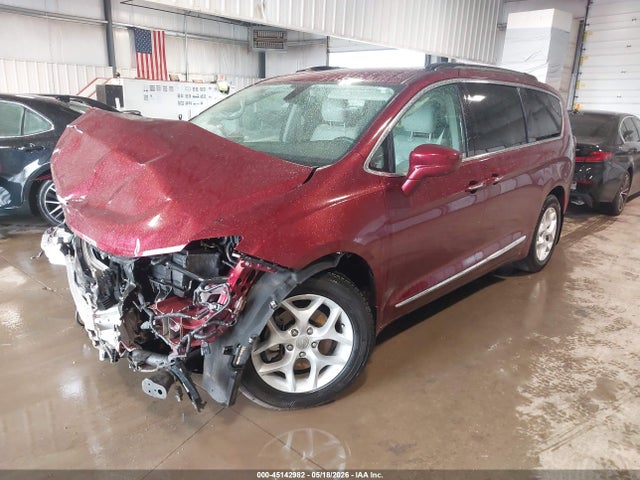 Auction sale of the 2017 Chrysler Pacifica Touring-l, vin: 2C4RC1BG5HR528827, lot number: 45142982