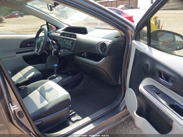 45143007 :رقم المزاد ، JTDKDTB31E1064121 vin ، 2014 Toyota Prius C Two مزاد بيع