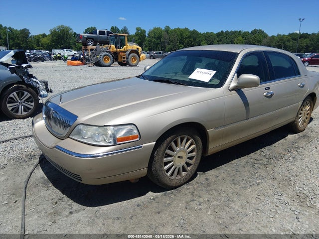 45143048 :رقم المزاد ، 1LNHM81W65Y638878 vin ، 2005 Lincoln Town Car Signature مزاد بيع