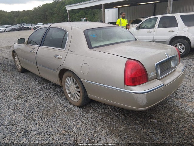 45143048 :رقم المزاد ، 1LNHM81W65Y638878 vin ، 2005 Lincoln Town Car Signature مزاد بيع