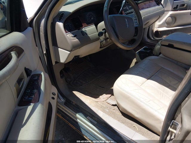 45143048 :رقم المزاد ، 1LNHM81W65Y638878 vin ، 2005 Lincoln Town Car Signature مزاد بيع