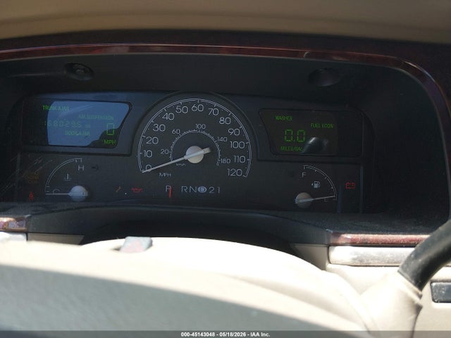 45143048 :رقم المزاد ، 1LNHM81W65Y638878 vin ، 2005 Lincoln Town Car Signature مزاد بيع