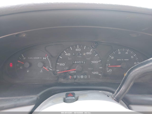 45143261 :رقم المزاد ، 1FAFP55U22G194495 vin ، 2002 Ford Taurus Ses مزاد بيع