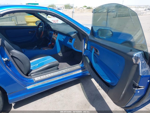 45143264 :رقم المزاد ، WDBKK65F91F217028 vin ، 2001 Mercedes-benz Slk 320 مزاد بيع