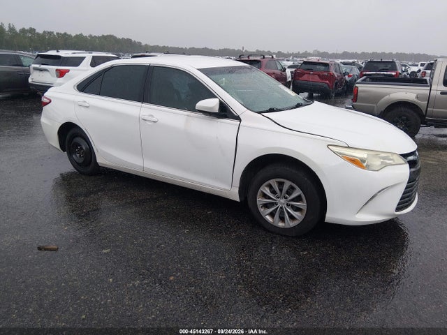 2016 Toyota Camry Le მანქანა იყიდება აუქციონზე, vin: 4T1BF1FK3GU152701, აუქციონის ნომერი: 45143267