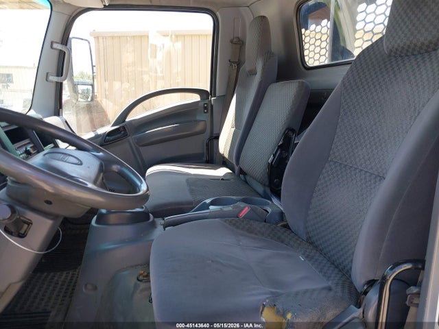 45143640 :رقم المزاد ، 54DB4W1B5CS802631 vin ، 2012 Isuzu Npr مزاد بيع