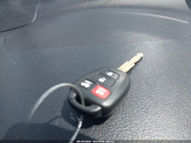 45143643 :رقم المزاد ، 4T1BF1FK5HU806843 vin ، 2017 Toyota Camry Se مزاد بيع