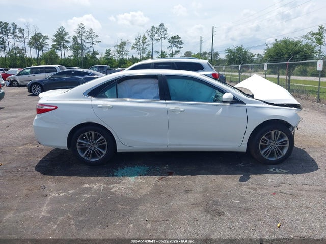 45143643 :رقم المزاد ، 4T1BF1FK5HU806843 vin ، 2017 Toyota Camry Se مزاد بيع